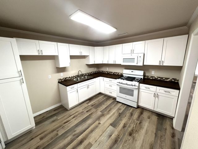 1910 64th Street, Lubbock, TX 79412