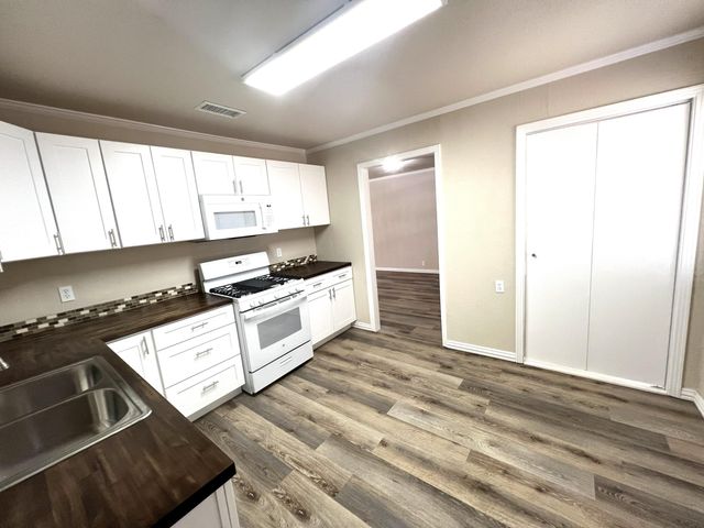 1910 64th Street, Lubbock, TX 79412