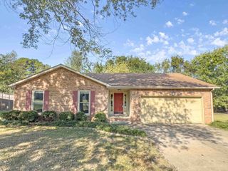 2202 Kim Drive, Clarksville, TN 37043