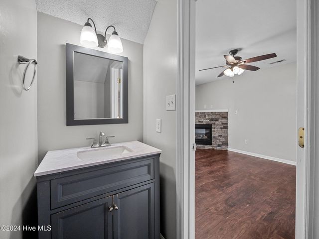 100 Pinegrove Court, Jacksonville, NC 28546