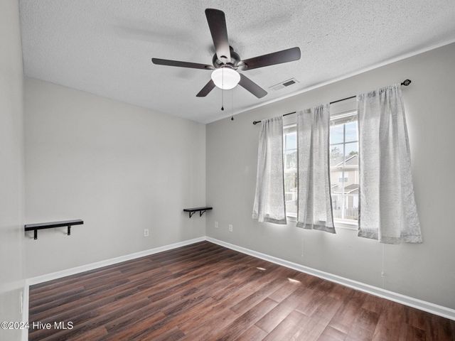 100 Pinegrove Court, Jacksonville, NC 28546