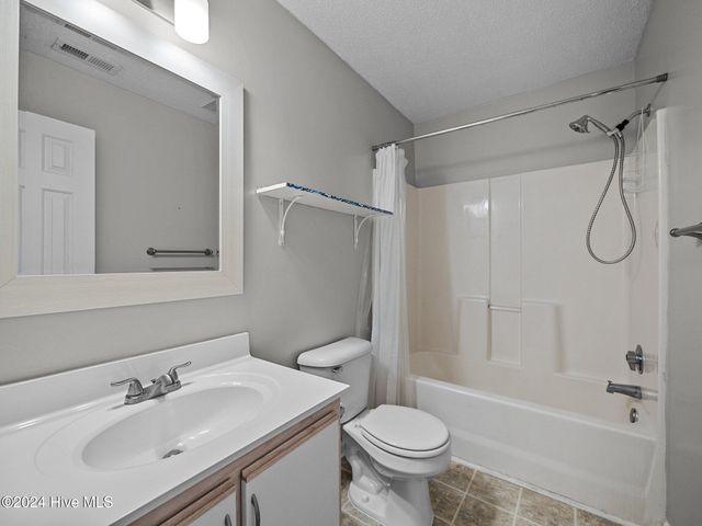 100 Pinegrove Court, Jacksonville, NC 28546