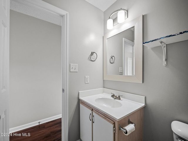 100 Pinegrove Court, Jacksonville, NC 28546