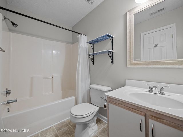 100 Pinegrove Court, Jacksonville, NC 28546