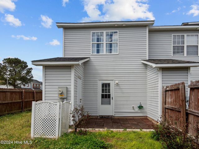 100 Pinegrove Court, Jacksonville, NC 28546