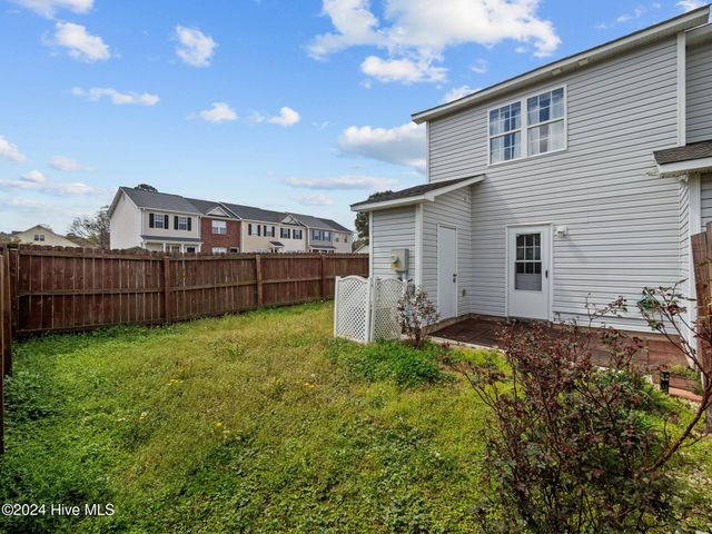 100 Pinegrove Court, Jacksonville, NC 28546