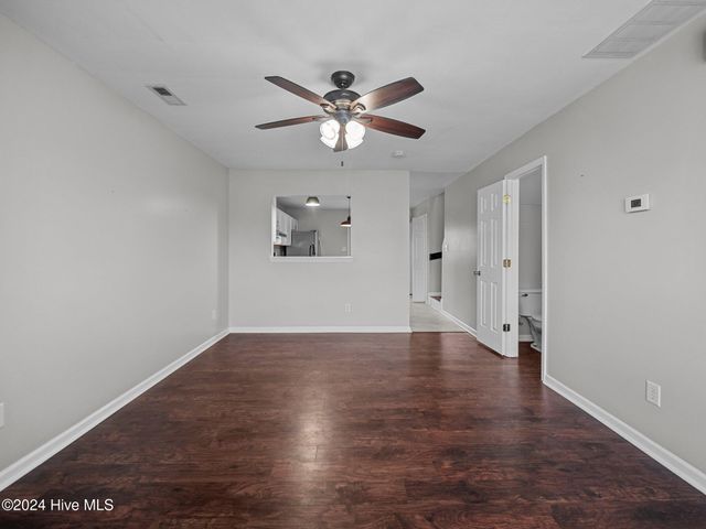 100 Pinegrove Court, Jacksonville, NC 28546