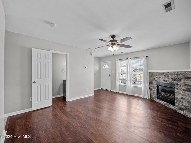 100 Pinegrove Court, Jacksonville, NC 28546