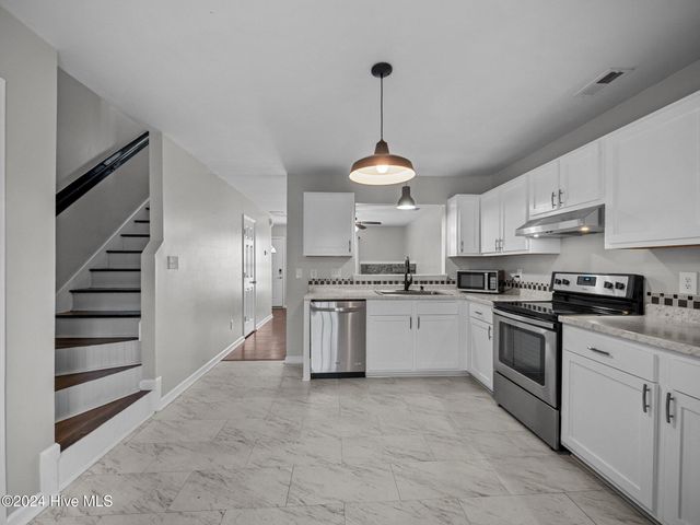 100 Pinegrove Court, Jacksonville, NC 28546