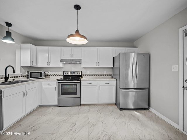 100 Pinegrove Court, Jacksonville, NC 28546