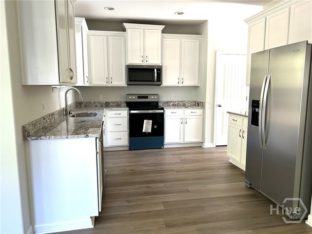 136 Lakepointe Drive, Savannah, GA 31407