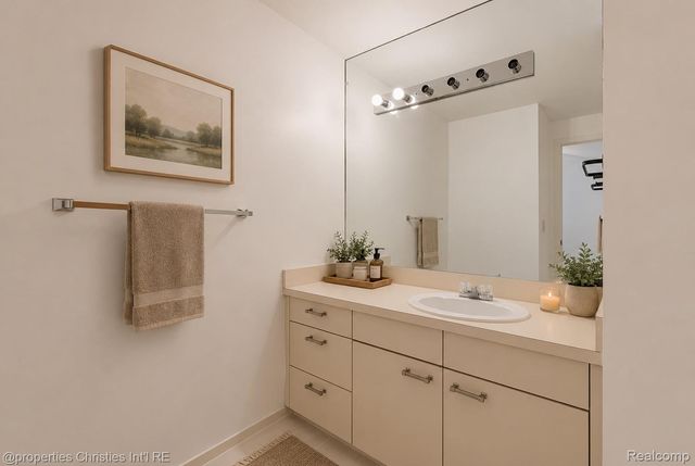 4802 Panorama Circle, West Bloomfield Charter Township, MI 48323