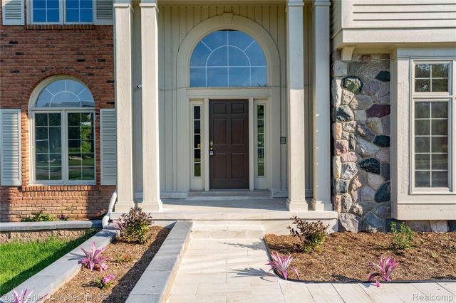 4802 Panorama Circle, West Bloomfield Charter Township, MI 48323