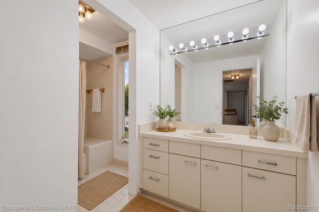 4802 Panorama Circle, West Bloomfield Charter Township, MI 48323