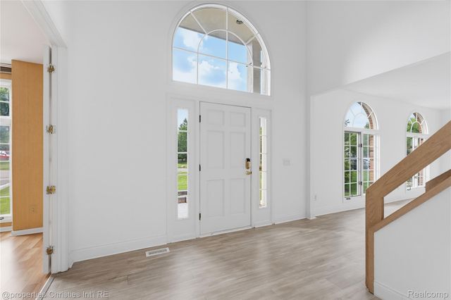 4802 Panorama Circle, West Bloomfield Charter Township, MI 48323