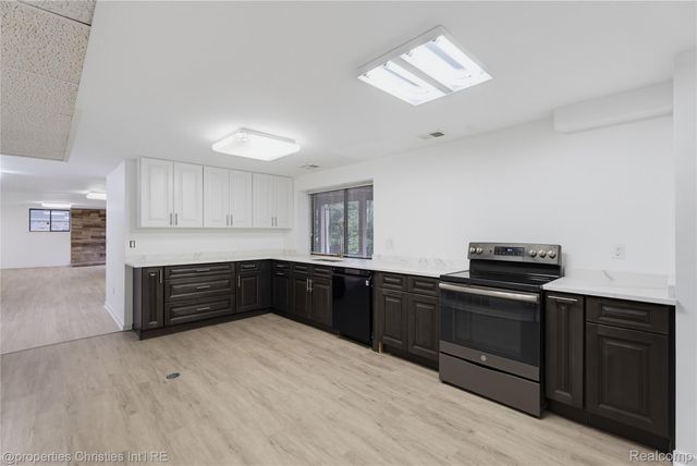 4802 Panorama Circle, West Bloomfield Charter Township, MI 48323