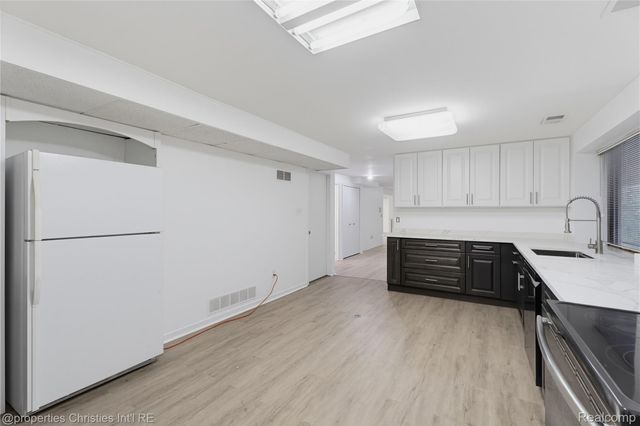 4802 Panorama Circle, West Bloomfield Charter Township, MI 48323