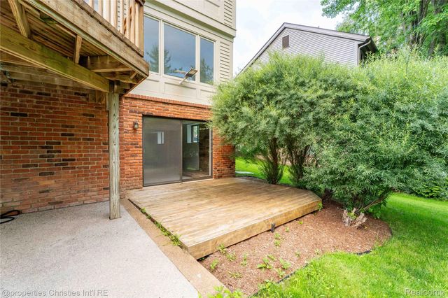 4802 Panorama Circle, West Bloomfield Charter Township, MI 48323