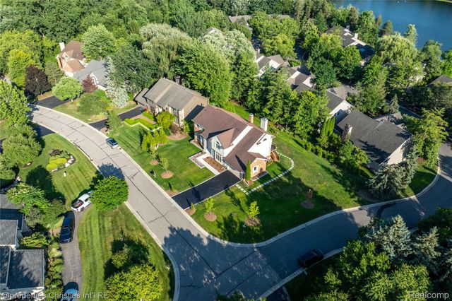 4802 Panorama Circle, West Bloomfield Charter Township, MI 48323
