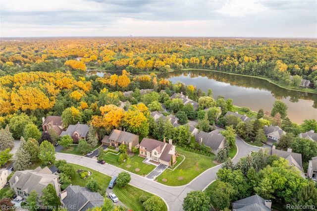 4802 Panorama Circle, West Bloomfield Charter Township, MI 48323