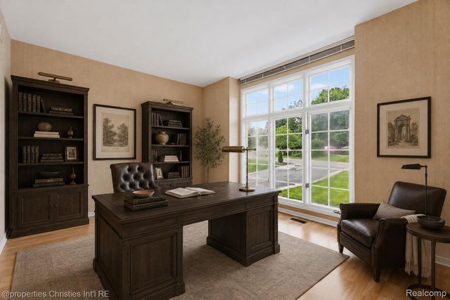 4802 Panorama Circle, West Bloomfield Charter Township, MI 48323