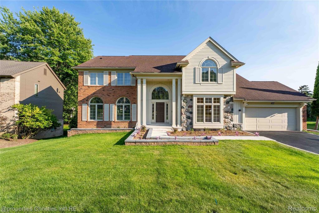 4802 Panorama Circle, West Bloomfield Charter Township, MI 48323