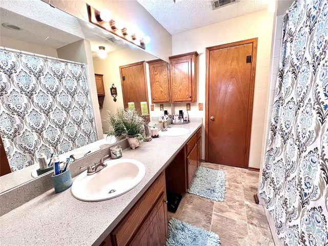 1808 SE 15th Street, Moore, OK 73160