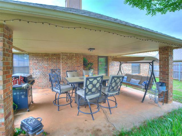 1808 SE 15th Street, Moore, OK 73160