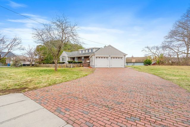 8 Crescent St., Tewksbury, MA 01876