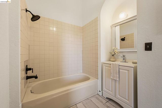 1137 Peralta St, Oakland, CA 94607