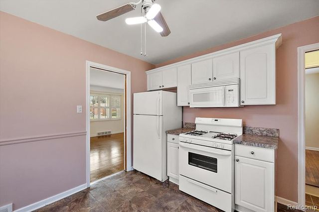 21513 Willow Wisp Street, Saint Clair Shores, MI 48082