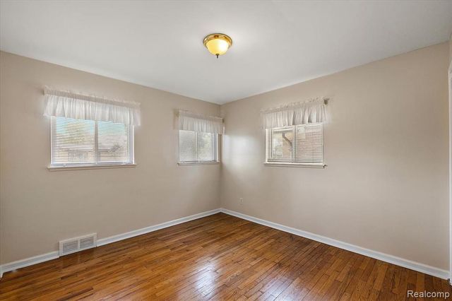 21513 Willow Wisp Street, Saint Clair Shores, MI 48082
