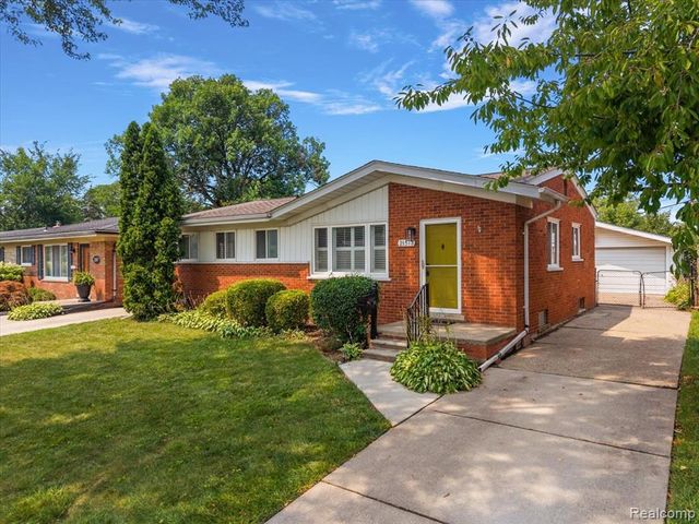 21513 Willow Wisp Street, Saint Clair Shores, MI 48082