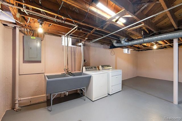 21513 Willow Wisp Street, Saint Clair Shores, MI 48082