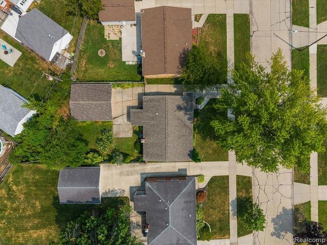 21513 Willow Wisp Street, Saint Clair Shores, MI 48082