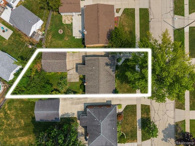 21513 Willow Wisp Street, Saint Clair Shores, MI 48082