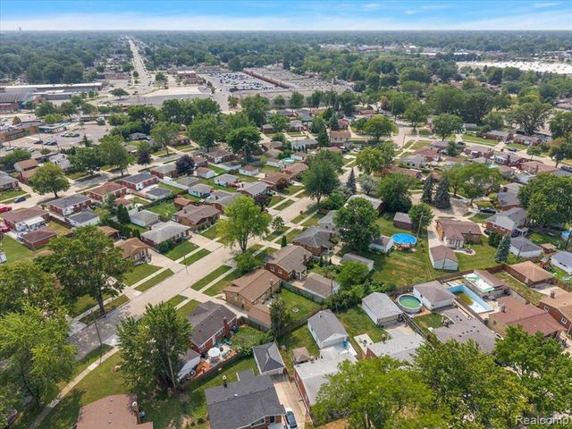 21513 Willow Wisp Street, Saint Clair Shores, MI 48082