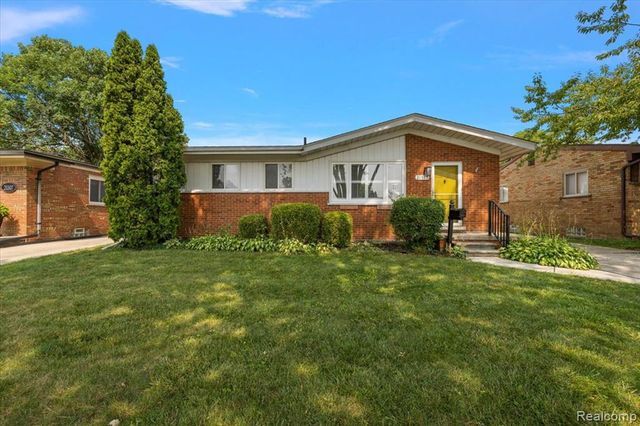 21513 Willow Wisp Street, Saint Clair Shores, MI 48082