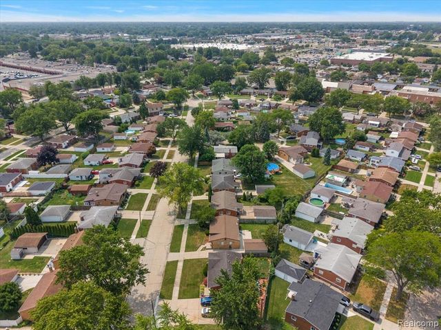 21513 Willow Wisp Street, Saint Clair Shores, MI 48082