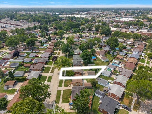 21513 Willow Wisp Street, Saint Clair Shores, MI 48082