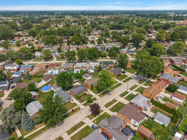 21513 Willow Wisp Street, Saint Clair Shores, MI 48082