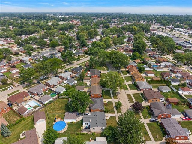 21513 Willow Wisp Street, Saint Clair Shores, MI 48082