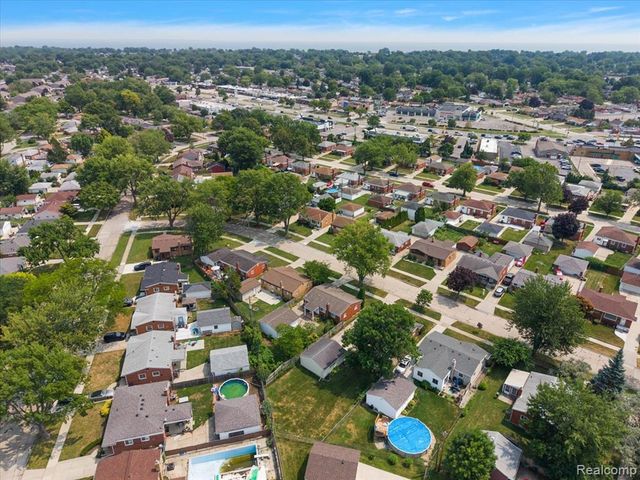 21513 Willow Wisp Street, Saint Clair Shores, MI 48082