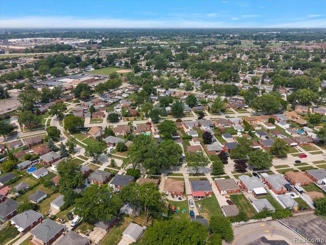 21513 Willow Wisp Street, Saint Clair Shores, MI 48082