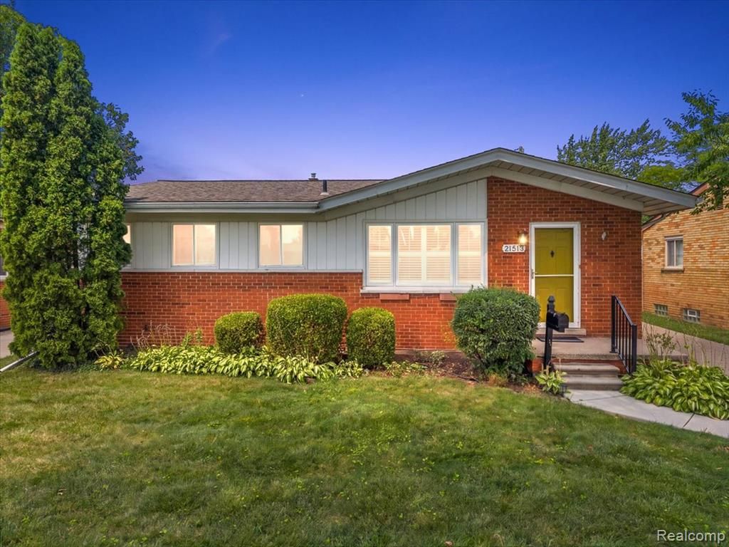 21513 Willow Wisp Street, Saint Clair Shores, MI 48082