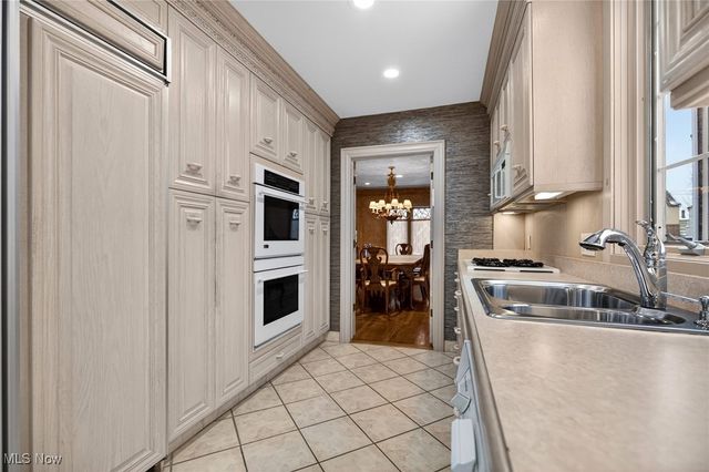 3498 Bainbridge Road, Cleveland Heights, OH 44118