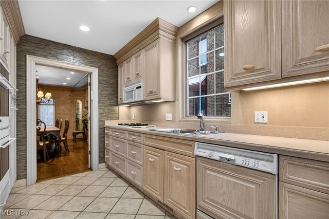 3498 Bainbridge Road, Cleveland Heights, OH 44118