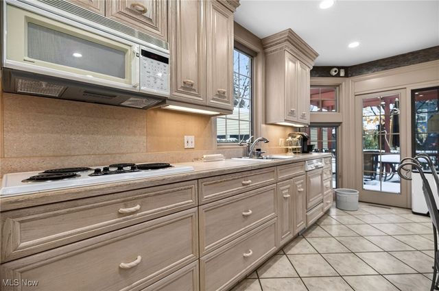 3498 Bainbridge Road, Cleveland Heights, OH 44118