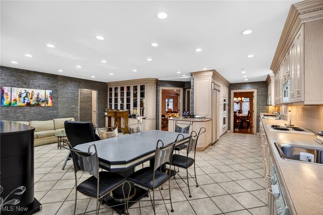 3498 Bainbridge Road, Cleveland Heights, OH 44118