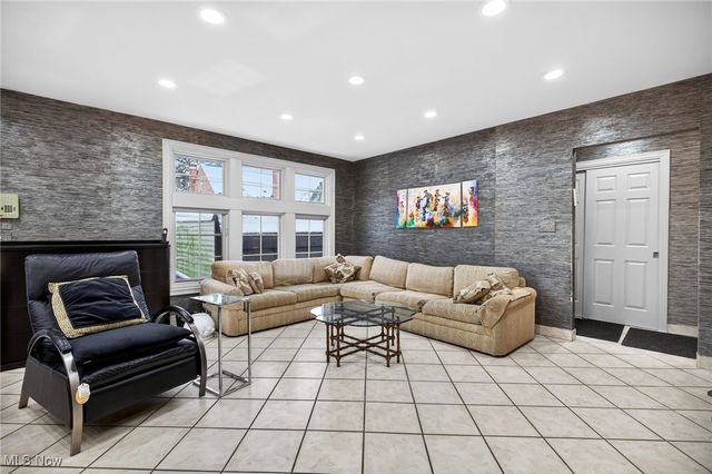 3498 Bainbridge Road, Cleveland Heights, OH 44118